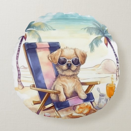 ウォータカラーの夏のビーチで遊ぶ愛らしい犬 ラウンドクッション (正面)