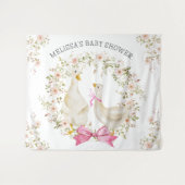 ウォーターカラーのハクチョウのママと女の子 花のベビーシャワー タペストリー (正面(横))