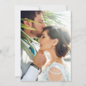 ウォーターカラーのビーチとヤシの木の写真の結婚式 招待状 (裏面)