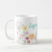 ウォーターカラーの花畑 今この瞬間を楽しむ コーヒーマグカップ (左)