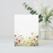 ウォーターカラーの野の花の草原 パステル調の花のボーダー ポストカード (スタンド正面)
