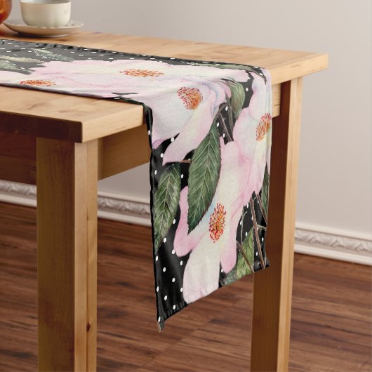 ウォーターカラーピンクホワイトローズ白黒水玉模様 ショートテーブルランナー (インサイチュ)