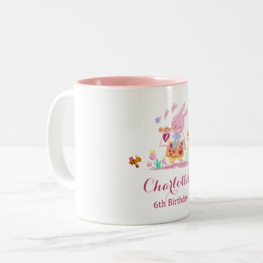 ウォーターカラーピンクラビットインザガーデン子供の誕生日 ツートーンマグカップ (正面左)