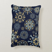 ウォーターカラーブルー金ゴールドスノーフレーク冬のクリスマスマス アクセントクッション (裏面(縦))