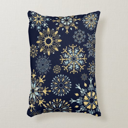 ウォーターカラーブルー金ゴールドスノーフレーク冬のクリスマスマス アクセントクッション (正面(垂直))