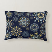 ウォーターカラーブルー金ゴールドスノーフレーク冬のクリスマスマス アクセントクッション (裏面)