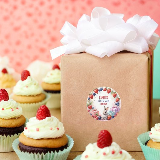 ウォーターカラーベリーファースト誕生日バニーとギフト ラウンドシール