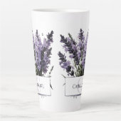 ウォーターカラーラベンダーブーケパーソナライズされた カフェラテマグ (正面)