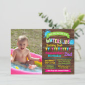 ウォータースライドの誕生日パーティー夏のバッシュのホットピンクの写真 招待状 (スタンド正面)