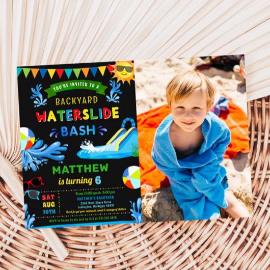 ウォータースライドBash夏の男の子の誕生日パーティーの写真 招待状