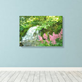 ウォーターフォールとピンクアスティルベ キャンバスプリント (インサイチュ (ウッドフロア))