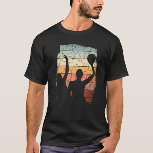 ウォーターポロをする 水球選手 Tシャツ (正面)