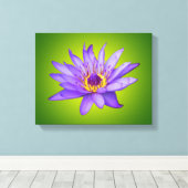 ウォーターリリーフラワーポンド水中競技パープルウォーター開花 キャンバスプリント (インサイチュ (ウッドフロア))