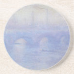 ウォータールー橋、Claude Monetによるミスト効果 コースター<br><div class="desc">Waterloo Bridge,  Effect of Mist (1903) by Claude Monetはヴィンテージ印象派の美術素晴らし建築絵画の作品。テムズ川の上にボートで漕ぐ乗組員がいる。霧が立ち込める霧の朝、イギリスのロンドンのウォータールー橋。アーティストについて：クロード・モネ(1840-1926)は印象派の運動の創始者であフランスのり絵画、その絵画の大部分は「空中に浮かぶ」（野外に浮かぶ）スタイル印象派の風景である。</div>