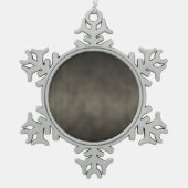 ウォームグレーゴシックグラデーションバックグラウンドアート スノーフレークピューターオーナメント (正面)