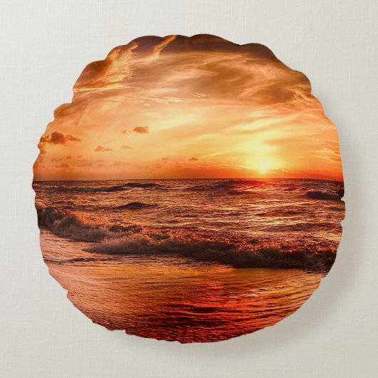 ウォームゴールデンオレンジサンセットオーバー海 ラウンドクッション (正面)