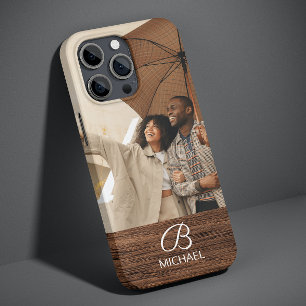 ウォームブラウンの木目調のカスタムフォトモノグラム iPhone 13ケース