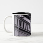 ウォールストリートのコーヒー・マグ ツートーンマグカップ (左)