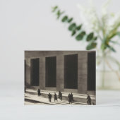 ウォール街(by Paul Strand, 1915) ポストカード (スタンド正面)