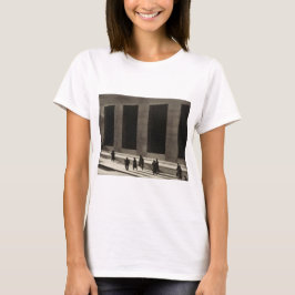 ウォール街(by Paul Strand, 1915) Tシャツ