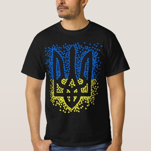 ウクライナのエンブレムtrident tryzub散乱ハート tシャツ (正面)