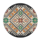 ウクライナのクロスステッチ:民族手作りパターン。 カッティングボード (正面)