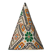 ウクライナのクロスステッチ：民族手作りパターン。 パーティーハット (右)