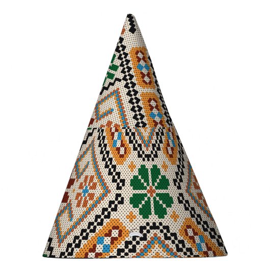 ウクライナのクロスステッチ:民族手作りパターン。 パーティーハット (右)