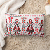 ウクライナの刺伝統的繍をしている女の子 ランバークッション (ブランケット)