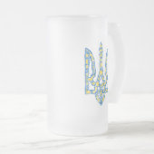 ウクライナの国章トリデントtryzub民族的な フロストグラスビールジョッキ (正面右)