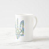 ウクライナの国章、トライズブ民族の民族的な民族 ボーンチャイナマグカップ (正面右)