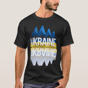 ウクライナの山の反射 ウクライナの自然のお土産 Tシャツ