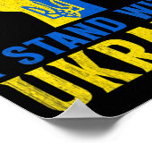 ウクライナの愛を支持するウクライナの女性女性と立つ ポスター (角)