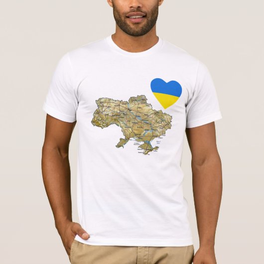 ウクライナの旗のハートおよび地図のTシャツ Tシャツ (正面)