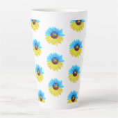 ウクライナの水色ひまわり青い黄色の旗 カフェラテマグ (正面)