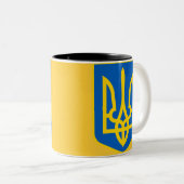 ウクライナの紋章付き外衣 ツートーンマグカップ (正面右)