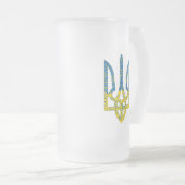 ウクライナの色のウクライナ産トリデントテクスチャード国旗 フロストグラスビールジョッキ (正面右)