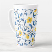ウクライナの花柄の民族芸術モチーフ。 カフェラテマグ (左アングル)