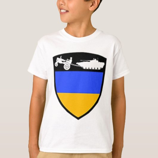 ウクライナの農家のトラクターが戦車を牽引する面白いミーム Tシャツ (正面)