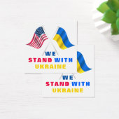ウクライナをサポートする米国国旗とウクライナ国旗のカード (デスク)