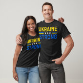 ウクライナを支持するウクライナ国旗を掲げる Tシャツ (ユニセックス)