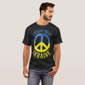 ウクライナを支持するウクライナ国旗を掲げる Tシャツ (正面フル)