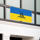 ウクライナを踏み付けない – ビニールの旗 横断幕 (ビルの外側)