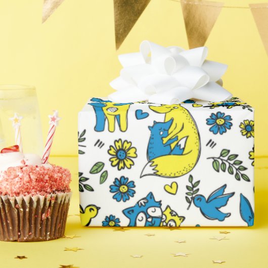 ウクライナキッズブルーイエローアニマルマザーズの色 ラッピングペーパー (誕生日パーティー)