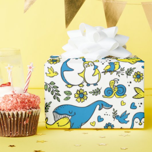 ウクライナキッズブルーイエローアニマルマザーズの色 ラッピングペーパー (誕生日パーティー)