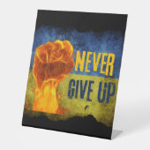 ウクライナグランジ与えの拳を決して上げない 台座サイン (正面)