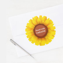 ウクライナヒマワリと並ぶ