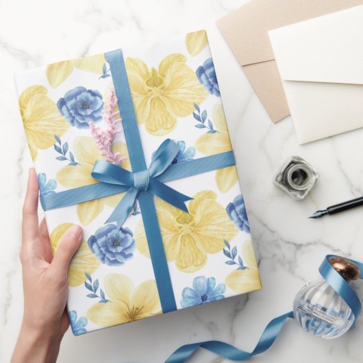 ウクライナブルー/イエローフローラルパターン。ウクライナ ラッピングペーパー (ギフト)