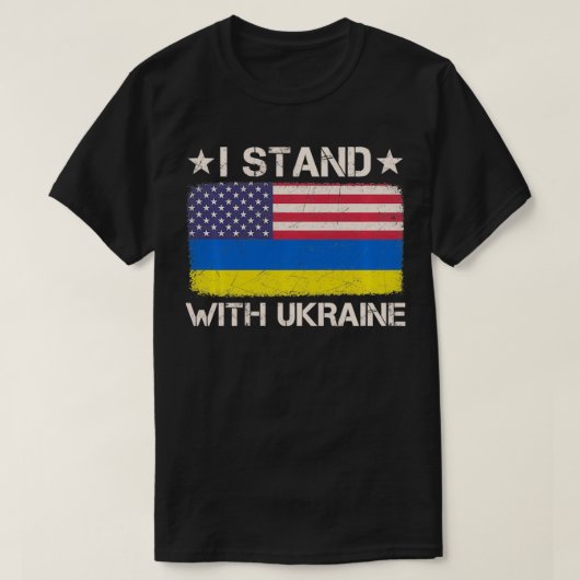 ウクライナプルオーバーと一緒に立つウクライナの恋人 Tシャツ (デザイン正面)