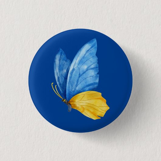 ウクライナボタンで立つ 缶バッジ (正面)